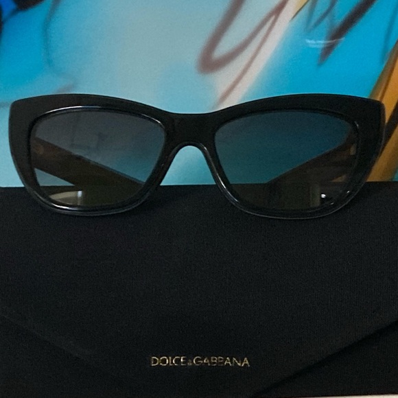 Dolce & Gabbana Sunglasses With Case - Picture 14 of 16